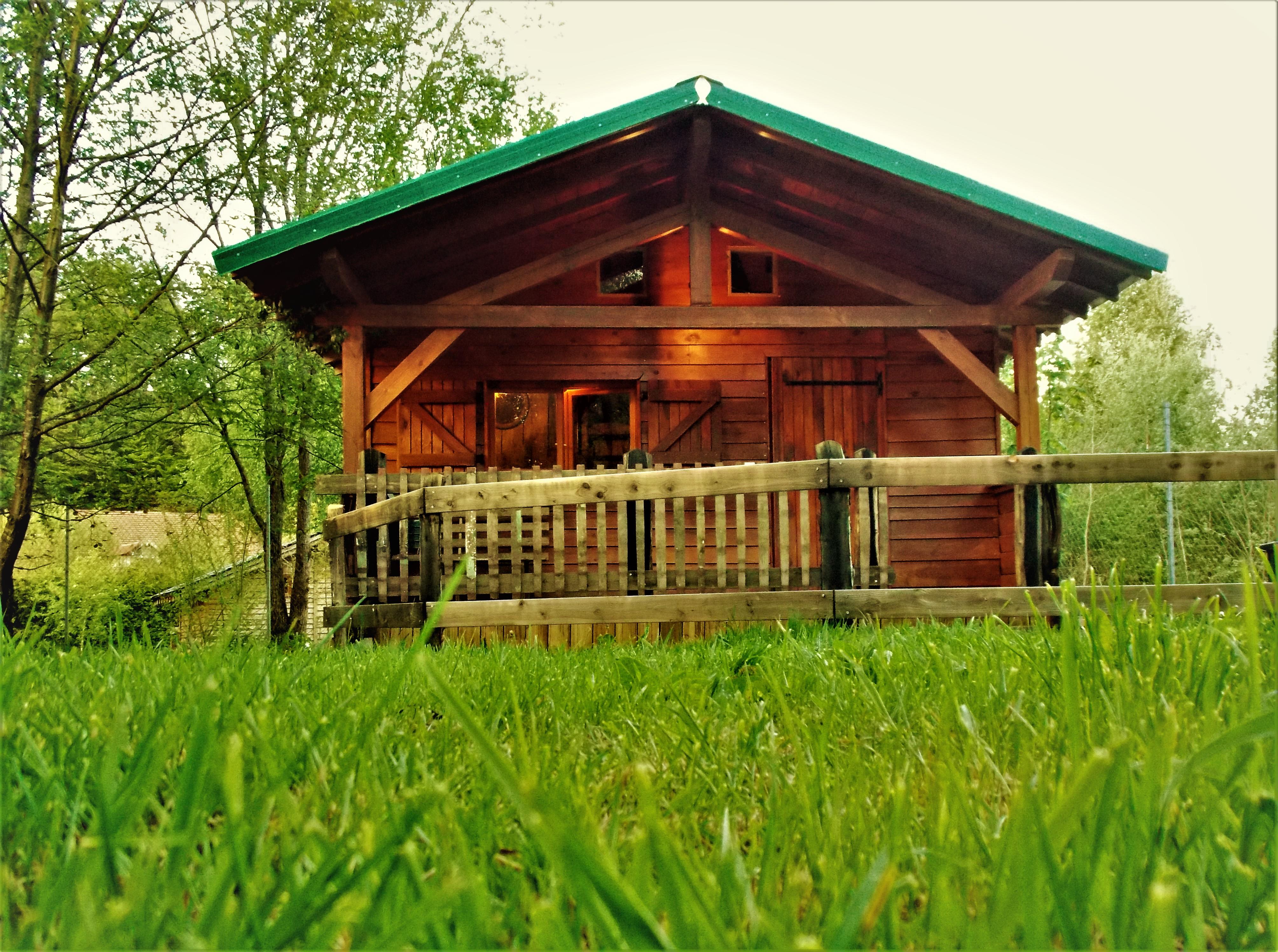 Location - Cabane Bateau Avec Terrasse Couverte Et Sanitaire 4P De 22M² - Camping Au Mica