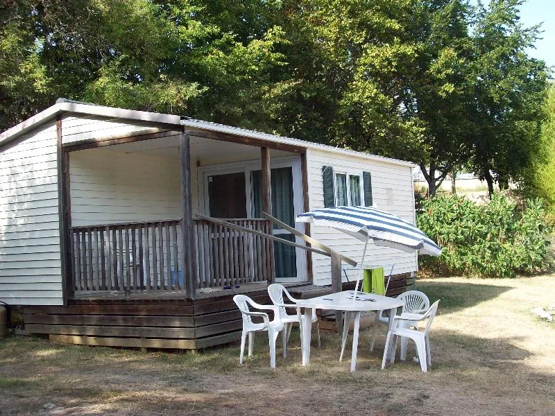 Mobil-Home Avec Sanitaires