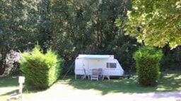 Pitch - Package Pitch, Car, 1 Adult, Without Electricity - Camping LA GARRIGUE