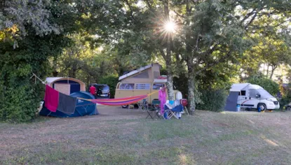 Piazzola Privilège + Auto + Tenda O Roulotte + Elettricità 6A - Con Vista Panoramica