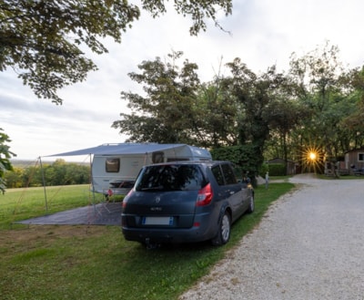 Pitch Privilège + car + electricity 6A - Panoramic view