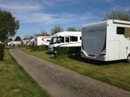 Kampeerplaats(en) - Forfait Camping-Car - Standplaats + Camper - Camping Les 2 Plages