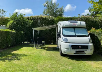Stellplatz - Forfait Camping-Car - Stellplatz + Wohnmobil - Camping Les 2 Plages