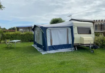 Stellplatz - Forfait Confort - Pauschale Stellplatz + Auto + Zelt Oder Wohnwagen + Strom - Camping Les 2 Plages