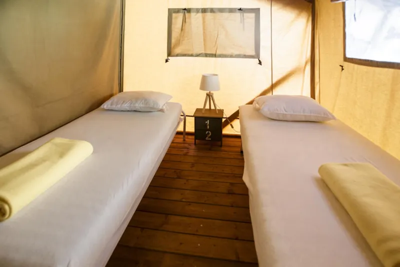 Tente Safari 45M2 (3 Chambres) Niveau Supérieure. Terrasse Avec Vue Sur Le Camping Et La Rivière - Parking