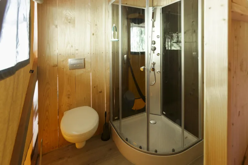 Tente Safari 45M2 (3 Chambres) Niveau Supérieure. Terrasse Avec Vue Sur Le Camping Et La Rivière - Parking