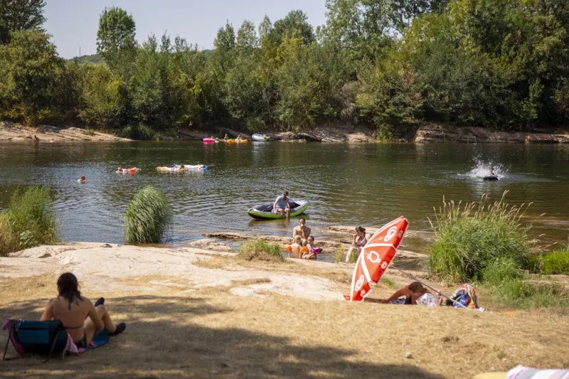 Emplacement-Rivière Xl, Pour Tent, À Partir De 125 M2, Extra, Zone De Transition Vers La Rivière