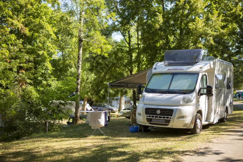 Emplacement (Terrasse Haute) De 90 A 120M2, + Voiture