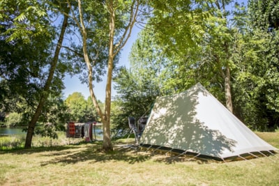 Pitch River for CARAVAN / CAMPER / TENT, from 80 up to 125m² Many have a transition area to the river