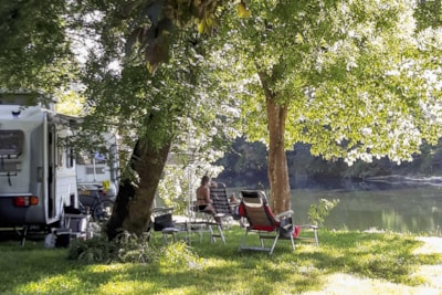 Pitch River for CARAVAN / CAMPER / TENT, from 80 up to 125m² Many have a transition area to the river