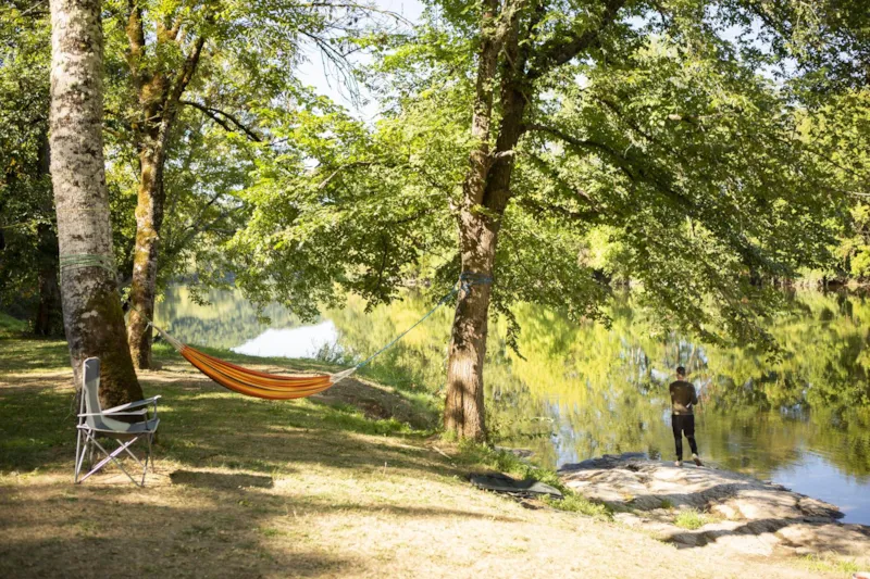 Emplacement Xl Rivière Pour Caravan/Camper/Tente, À Partir De 125M2 A 177 M2