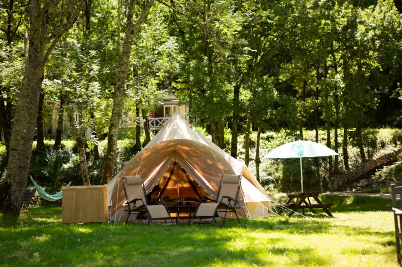 Deux Tentes Bell 6 Pers. (2+4) Vrais Lits, Ca 40M2 2X20, Haut 3. Directement À La Rivière Lot