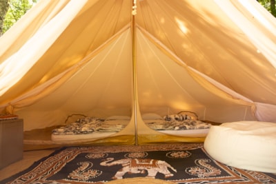 Two Bell tents, 6 pers (2+4) approx. 40m2, (2x20) high 3 m. Right at the river Lot