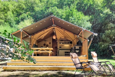 Safari Tent, 40m2, 4 persons with private sanitary facilities.