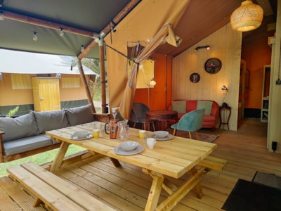 Safari Tent, 40m2, 4 persons with private sanitary facilities.