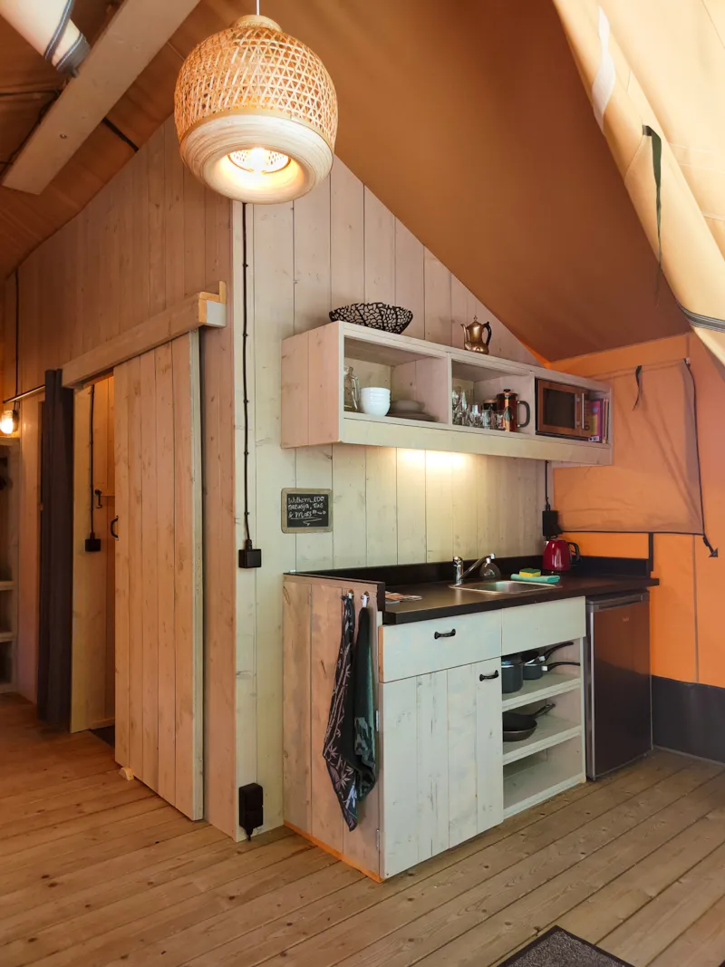 Tente Safari, 4 Personnes Avec Sanitaires Privatifs.