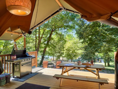 Safari Tent, 40m2, 4 persons with private sanitary facilities.