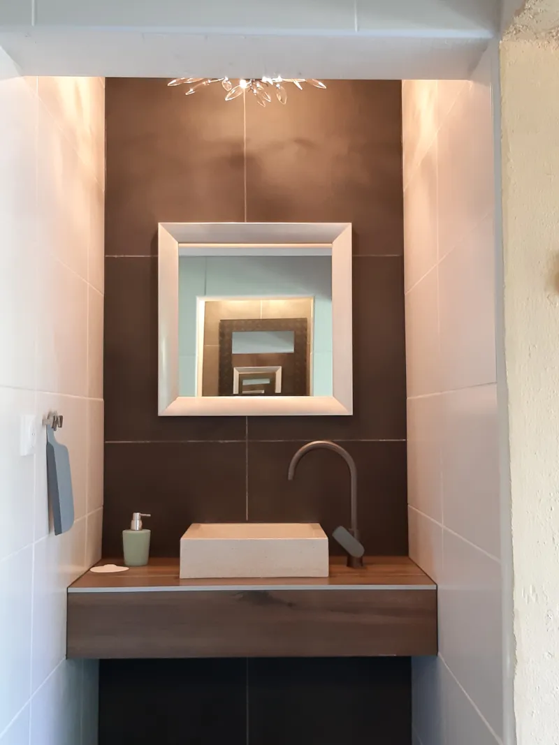 Emplacement Xl De 125M2, Vue Fleuve, + Voiture