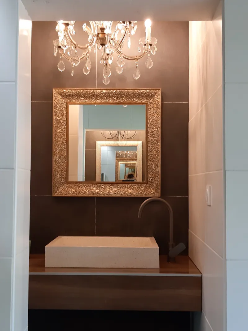 Emplacement (Terrasse Haute) De 90 A 120M2, + Voiture