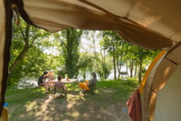 Kampeerplaats(en) - Comfortplaats 1 Persoon (1 Plaats + 1 Persoon + Elektriciteit + Voertuig) - Camping La Plage