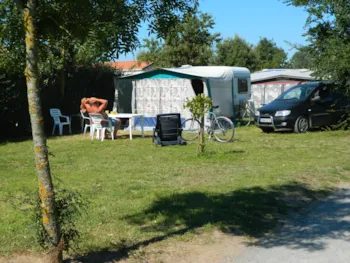 Emplacement - Forfait Emplacement Xxl Avec Voiture - Camping Le Ragis