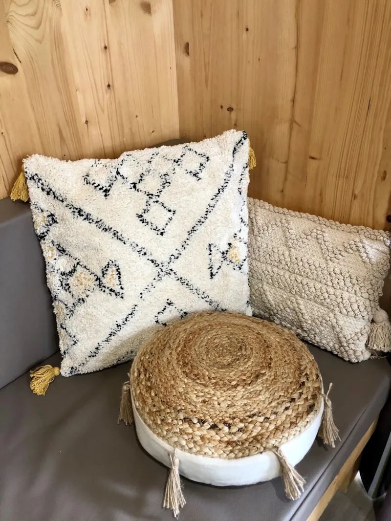 Roulotte Insolite - Vue Réserve - Prestations Hôtelières Incluses