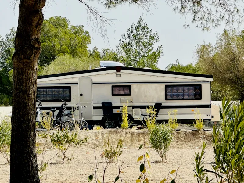 Emplacement Camping Xl (14M X 7M) + Electricite (10A)