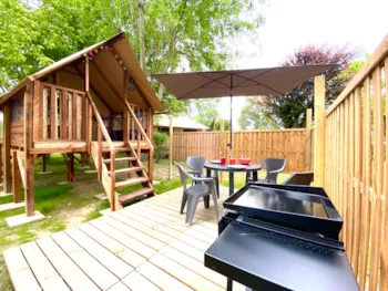 Mietunterkunft - Cabane Perchee 2 Pers +Possibilité Tente Sup - CAMPING DE LA SOLE