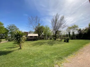 Stellplatz - Stellplatz 100-140M² / Auto + Zelt , Wohnwagen Oder Wohnmobil - CAMPING DE LA SOLE