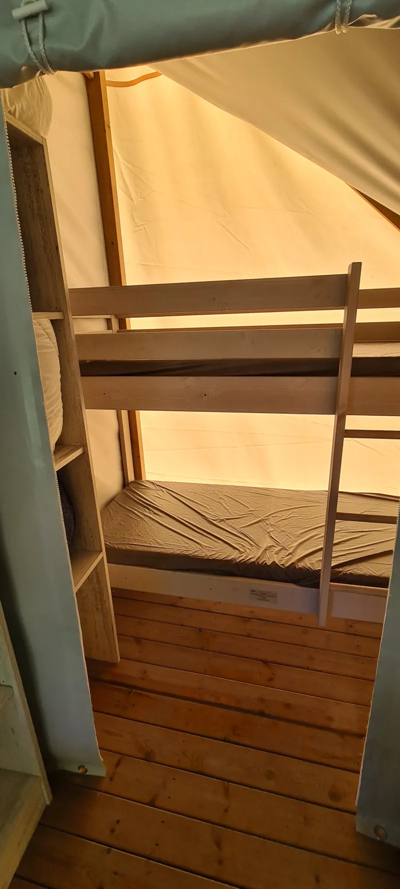 Lodges Toilés 17 M², 2 Ch Sans Sanitaire Ni Télé