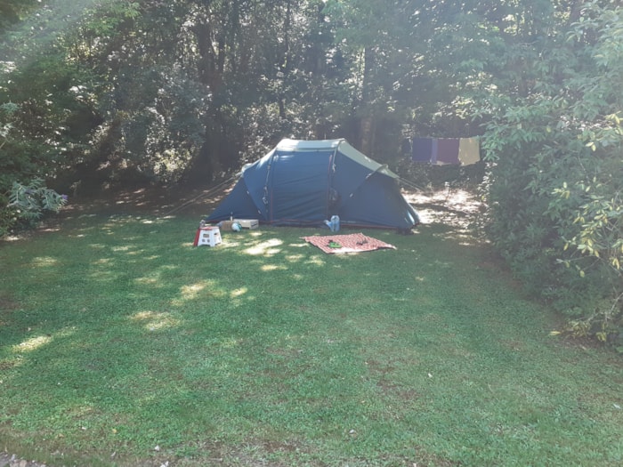 Emplacement : Tente, Camping-Car Ou Caravane