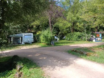 Pitch - Plus Pitch: Caravan Or Motorhome/Campervan With Electricity, 1-2 Persons - Domaine Papillon