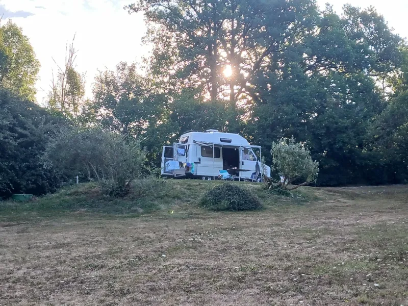 Emplacement Basic: Véhicule Sans Électricité, 1-2 Personnes