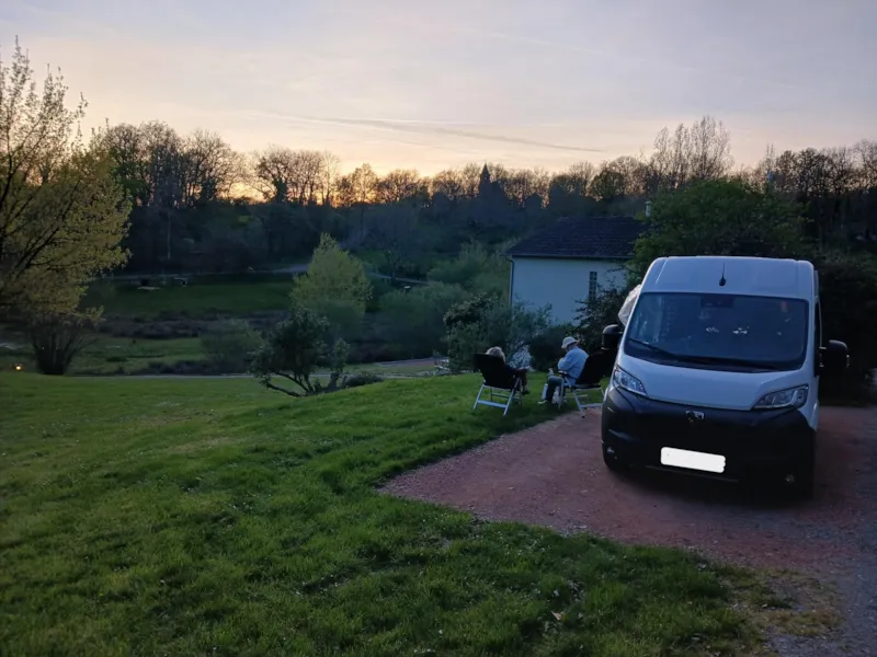 Emplacement Plus: Véhicule Avec Électricité, 1-2 Personnes