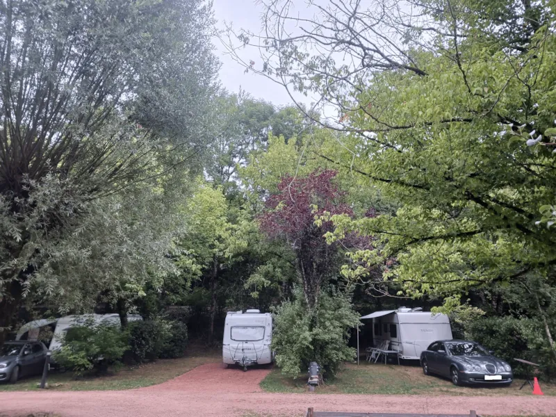 Emplacement Plus: Véhicule Avec Électricité, 1-2 Personnes