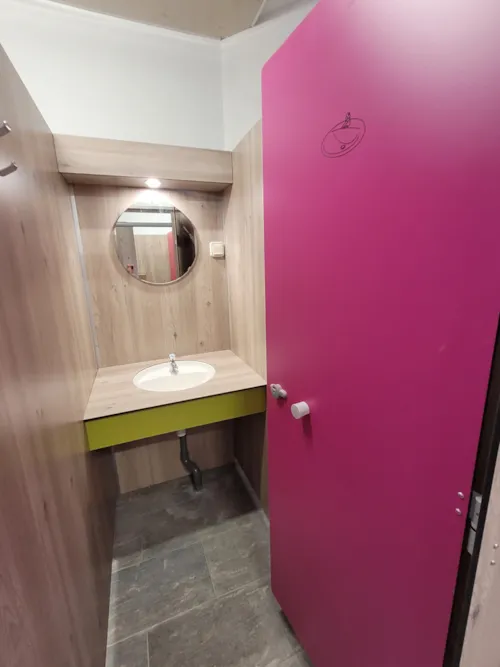 Pitch - Package With 5A Electricity (Incl. 2 Pers.) - image n°3 - Camping L'Ile Chambod