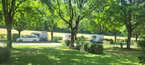 Pitch - Package With 5A Electricity (Incl. 2 Pers.) - image n°2 - Camping L'Ile Chambod
