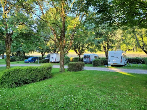 Stellplatz - Pauschale Ohne Strom (Inkl. 1 Pers.) - image n°1 - Camping L'Ile Chambod