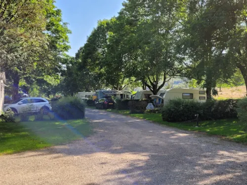 Stellplatz - Pauschale Mit Strom 10A (Inkl. 2 Pers.) - image n°3 - Camping L'Ile Chambod