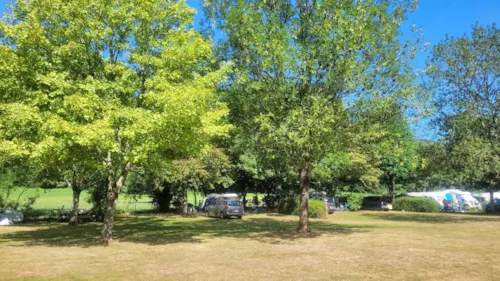 Stellplatz - Pauschale Mit Strom 5A (Inkl. 1 Pers.) - image n°2 - Camping L'Ile Chambod