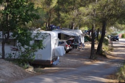 Emplacement - Forfait Confort - Camping de Puyloubier