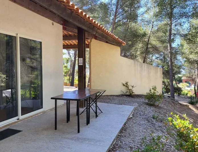 Location - Dortoir Sans Sanitaire Jusqu'à 4 Personnes - Camping le Cézanne Montagne Sainte-Victoire