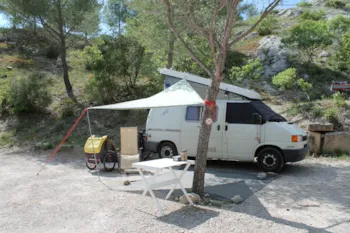 Emplacement - Emplacement - Arrivée Petit Véhicule (-7M) - Camping le Cézanne Montagne Sainte-Victoire