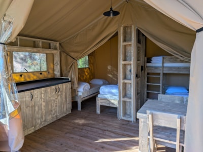 Tent lodge safari