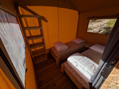 Tent lodge safari