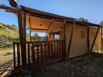 Tent lodge safari