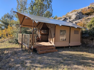 Tent lodge safari