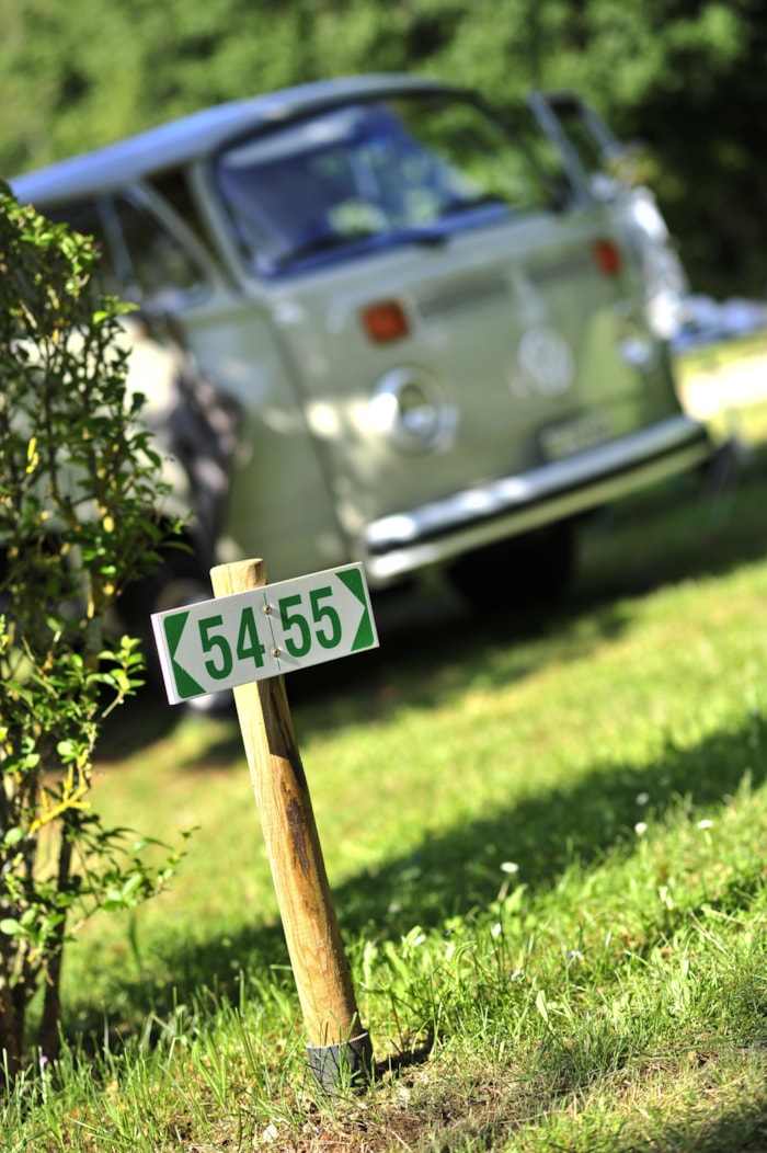 Emplacement Confort: Voiture + Tente, Caravane Ou Camping-Car Avec Électricité