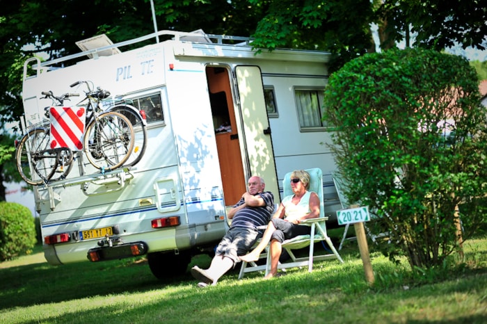 Emplacement Confort: Voiture + Tente, Caravane Ou Camping-Car Avec Électricité