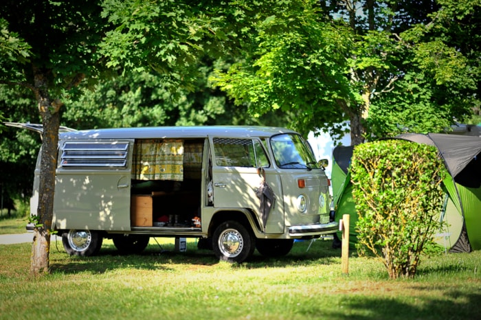 Emplacement Confort: Voiture + Tente, Caravane Ou Camping-Car Avec Électricité